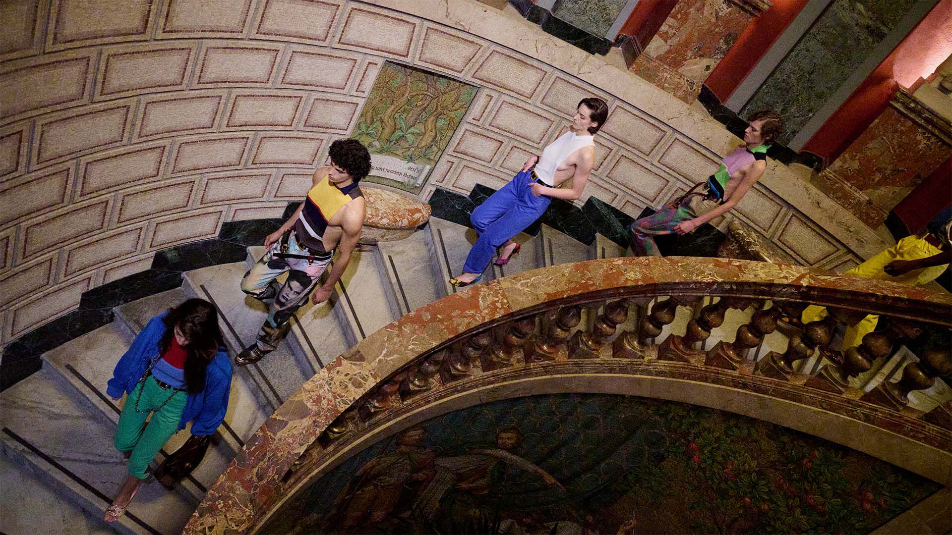 时尚楼梯 - 全球美妆供应链